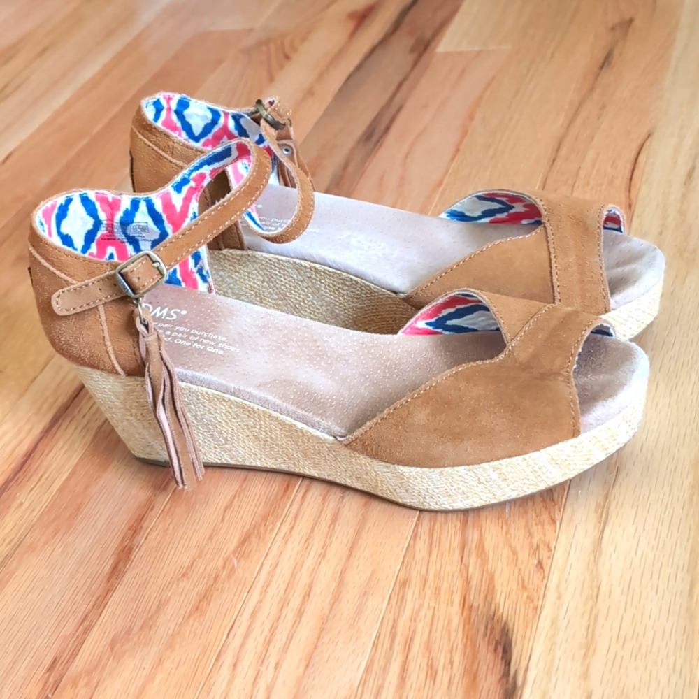 Toms platform sandals size 8